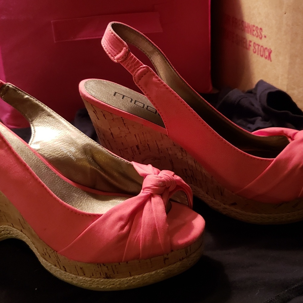 Like new Coral Wedges